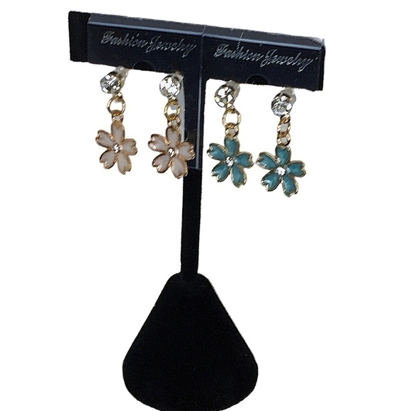 2 PAIR Stud Earrings Hand Crafted Floral Motif with simulated Crystals - Picture 4 of 6